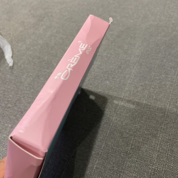 COPY - The Crème Shop x Hello Kitty Face Masks Confection Perfection infused es… - Picture 9 of 13